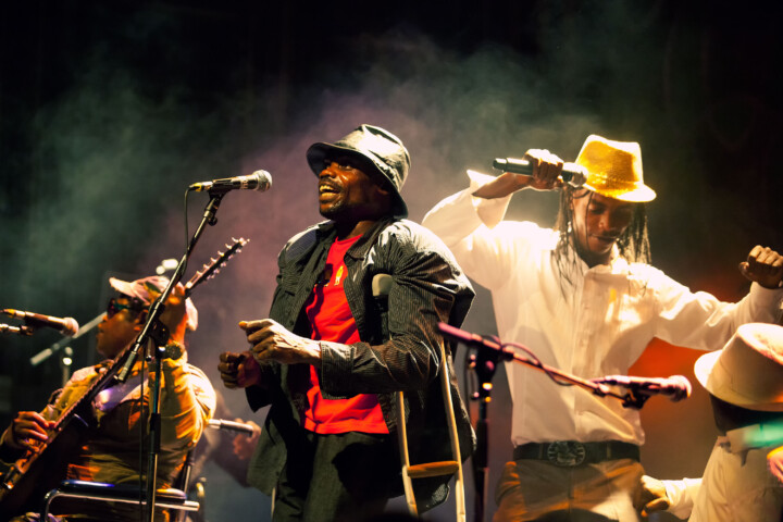 Live concertfoto Staff Benda Bilili door Juri Hiensch