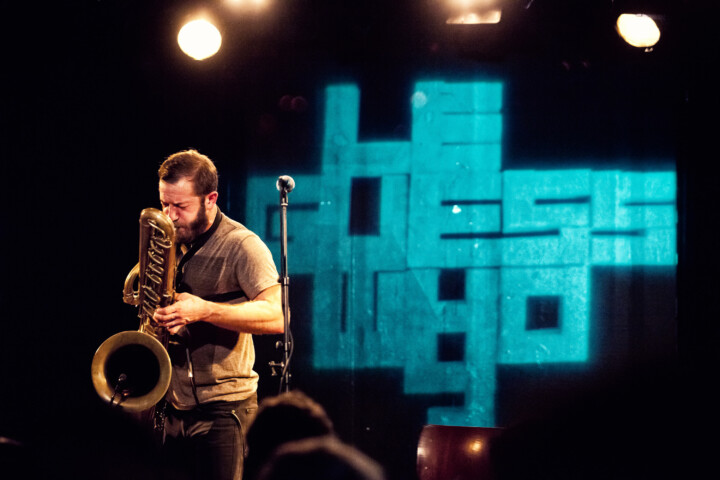 Live concertfoto Colin Stetson @ Le Guess Who door Juri Hiensch