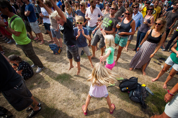 Sfeerfoto Publiek Tokkelbaan ITGWO festival door Juri Hiensch