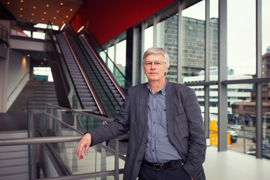 Portretfoto Henk Heuvelmans door Juri Hiensch