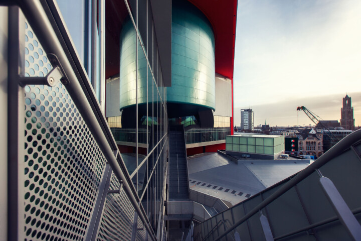 Architectuurfoto TivoliVredenburg Hertz vanaf buitenzijde door fotograaf Juri Hiensch