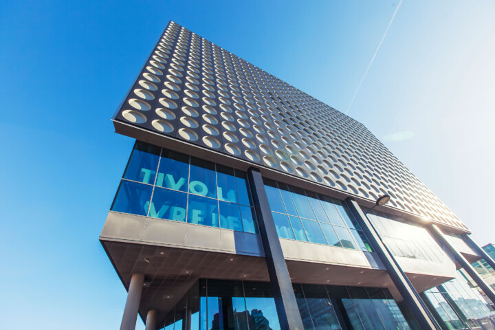 Architectuurfoto TivoliVredenburg vooraanzicht door fotograaf Juri Hiensch