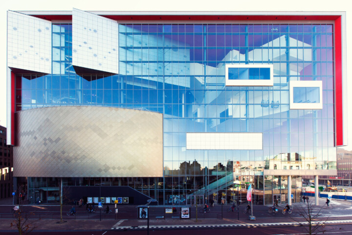 Architectuurfoto voorzijde TivoliVredenburg door fotograaf Juri Hiensch