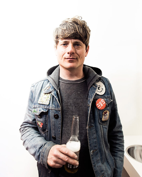 Portretfoto John Dwyer door Juri Hiensch