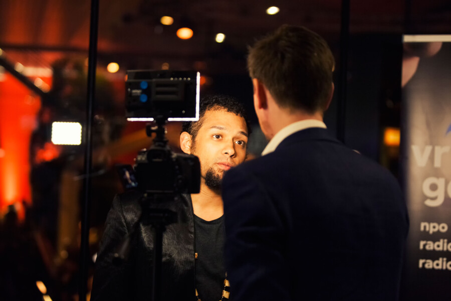 Sfeerfoto Makaya McCraven door Juri Hiensch