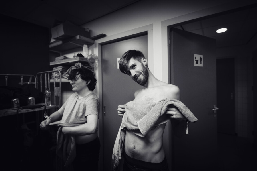 Backstage foto van Girl Band op Into The Great Wide Open door Juri Hiensch