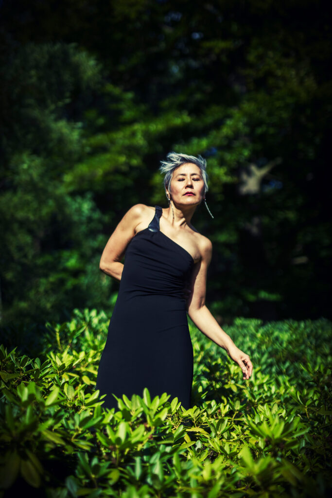 Portretfoto Tomoko Mukaiyama op Wonderfeeldoor Juri Hiensch
