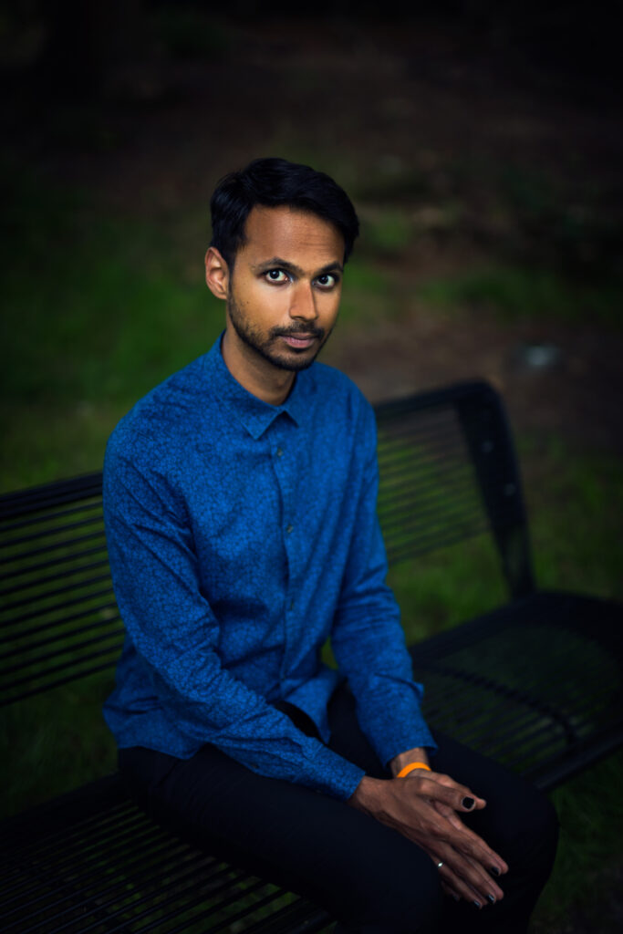 Portretfoto Manoj Kamps op Wonderfeeldoor Juri Hiensch