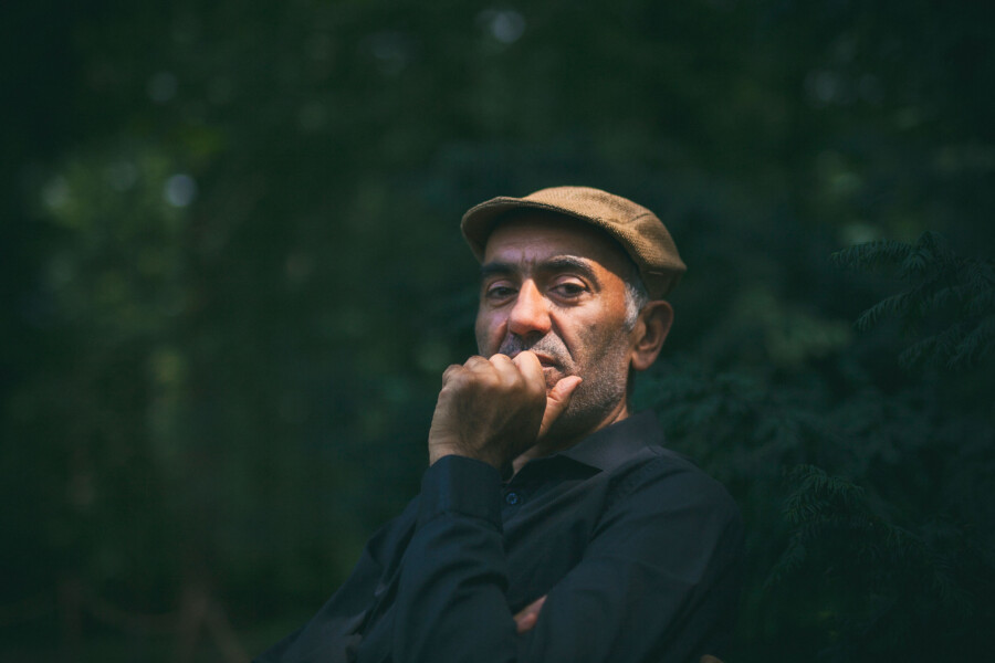 Portretfoto Abdel Rahman El Bacha op Wonderfeeldoor Juri Hiensch