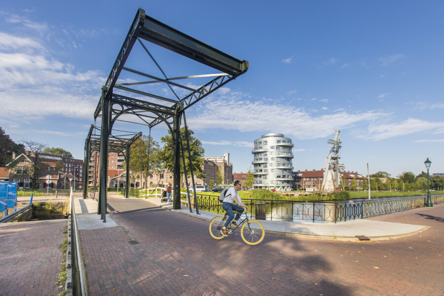 Straatfotogafie Muntsluisbrug door fotograaf Juri Hiensch