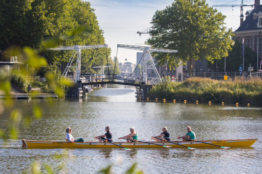 Straatfotogafie Kanoërs Tasmanbrug door fotograaf Juri Hiensch