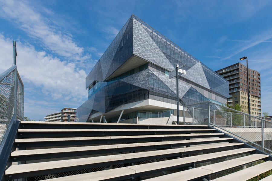 Architectuurfoto gemeentehuis Nieuwegein door fotograaf Juri Hiensch