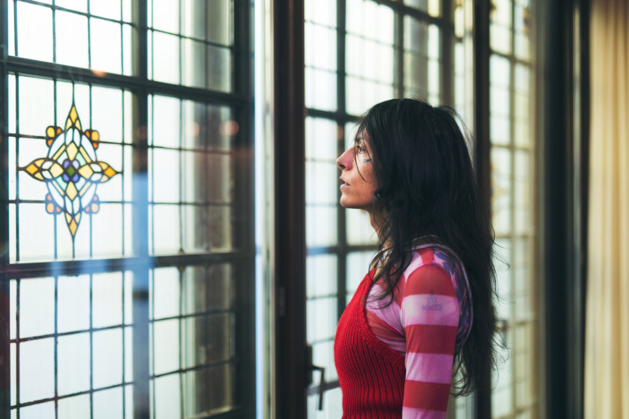 Portretfoto Elysia Crampton door Juri Hiensch