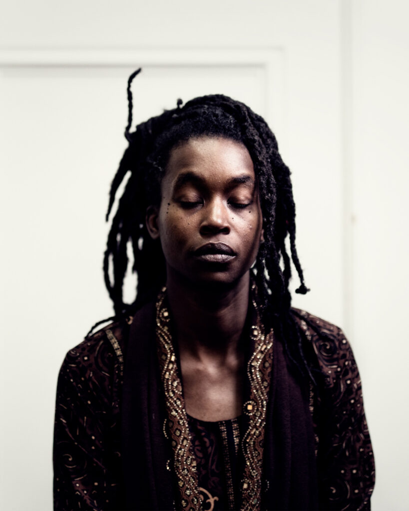 Portretfoto Moor Mother door Juri Hiensch