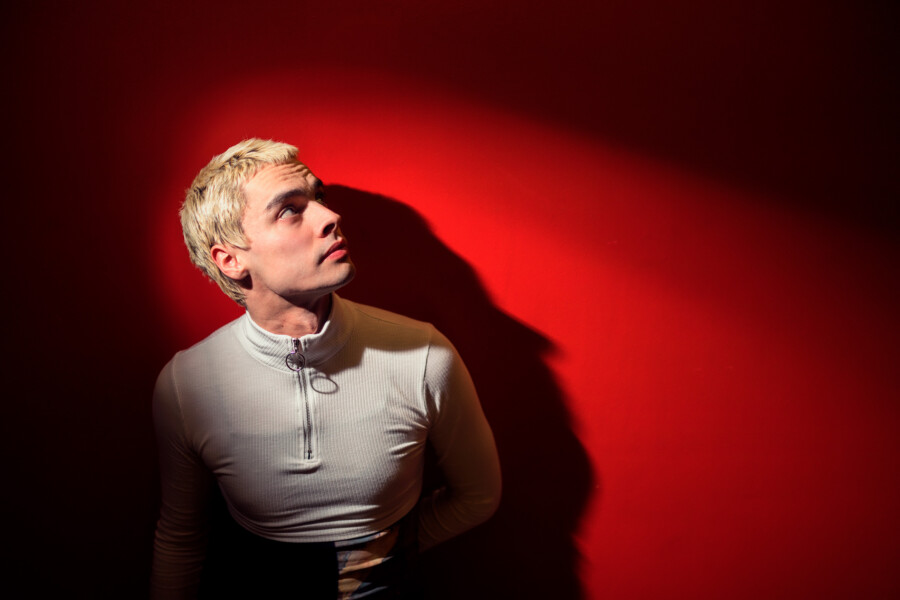 Portretfoto Sega Bodega door Juri Hiensch