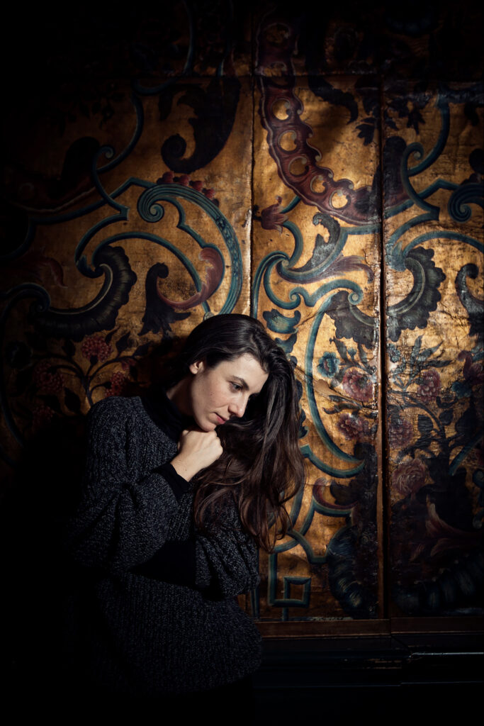Portretfoto Julia Holter op Le Guess Who? door Juri Hiensch