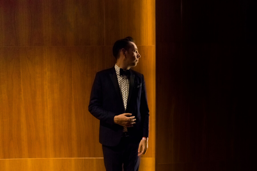 Portretfoto Jherek Bischoff op Le Guess Who? door Juri Hiensch