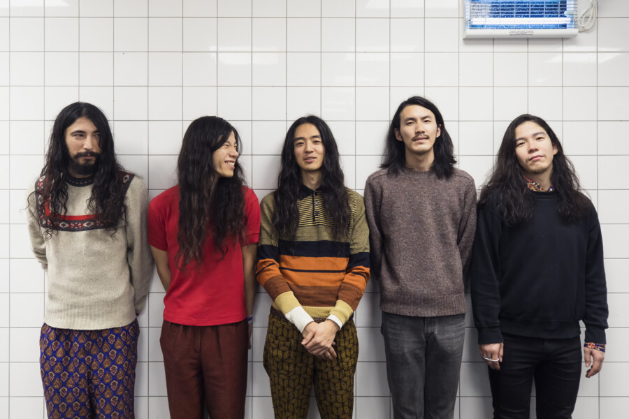 Portretfoto Kikagaku Moyo op Le Guess Who? door Juri Hiensch