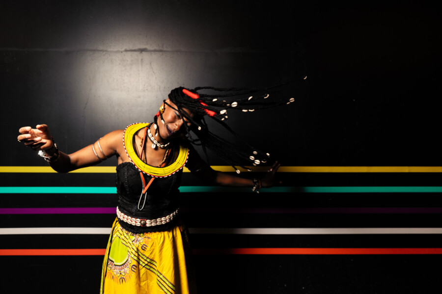 Portretfoto Fatoumata Diawara op Le Guess Who? door Juri Hiensch