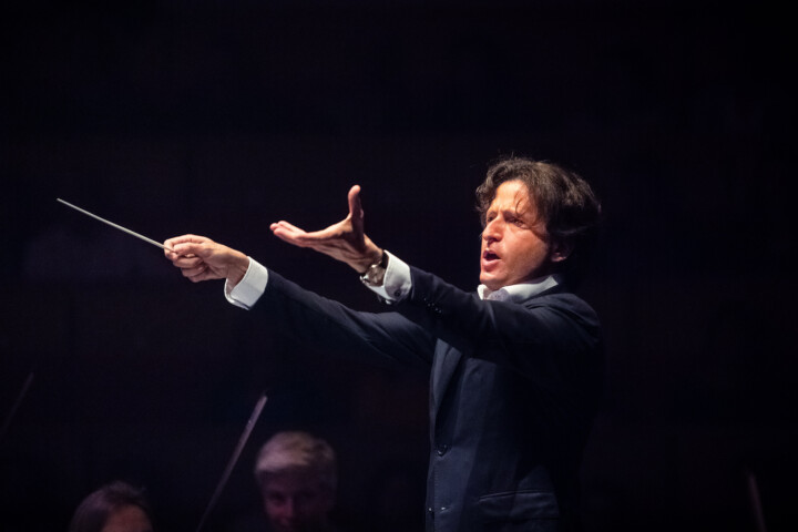 Live concertfoto Gustavo Gimeno door Juri Hiensch