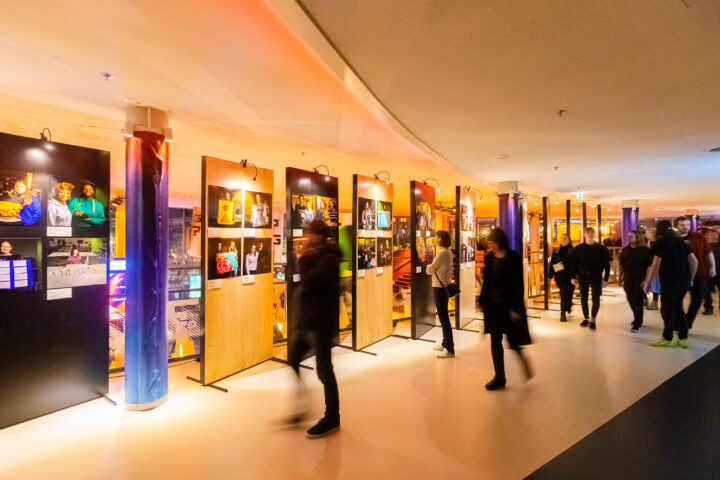 Sfeerfoto expo @ Le Guess Who door Juri Hiensch