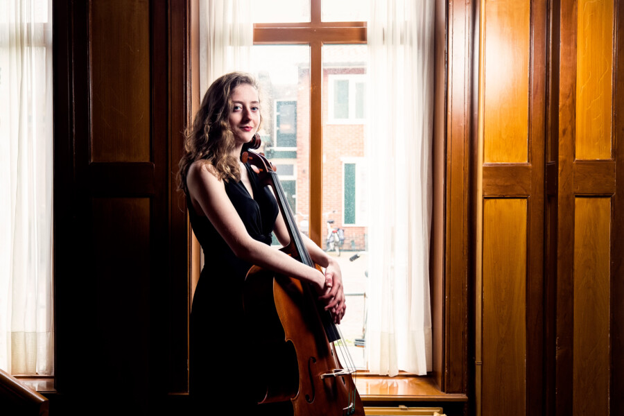 Portretfoto Florianne Remme door Juri Hiensch