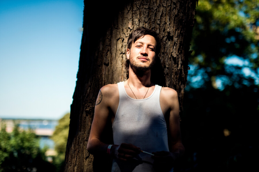 Portretfoto Marlon Williams door Juri Hiensch