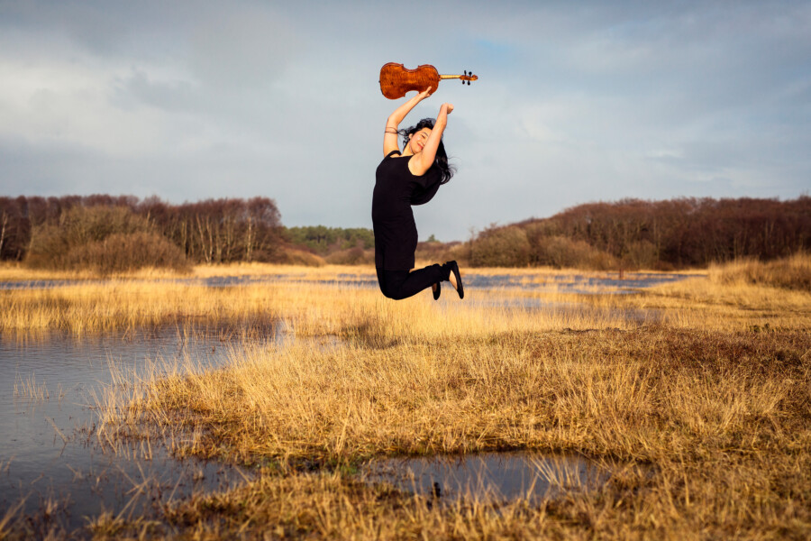 Portretfoto Maki Yamagata Schiermonnikoog Festival door Juri Hiensch
