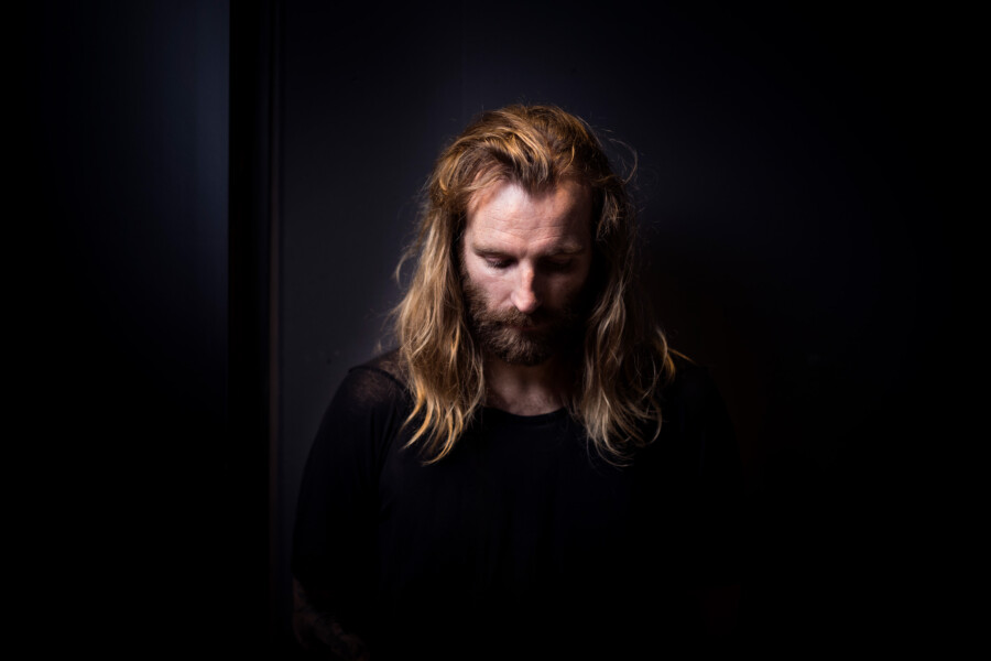 Portretfoto Ben Frost Le Guess Who? festival door Juri Hiensch