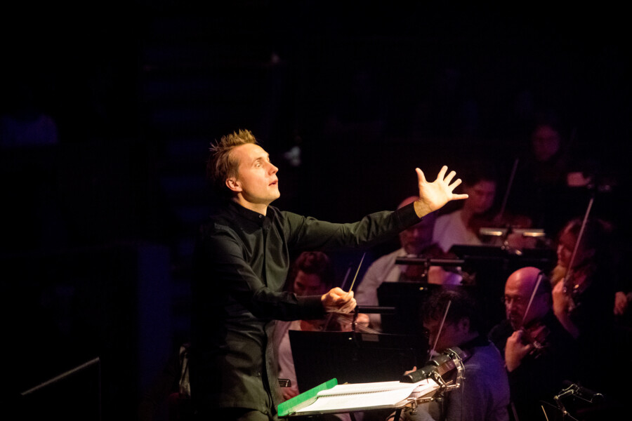 Concertfoto Pieces of Tomorrow TivoliVredenburg door Juri Hiensch