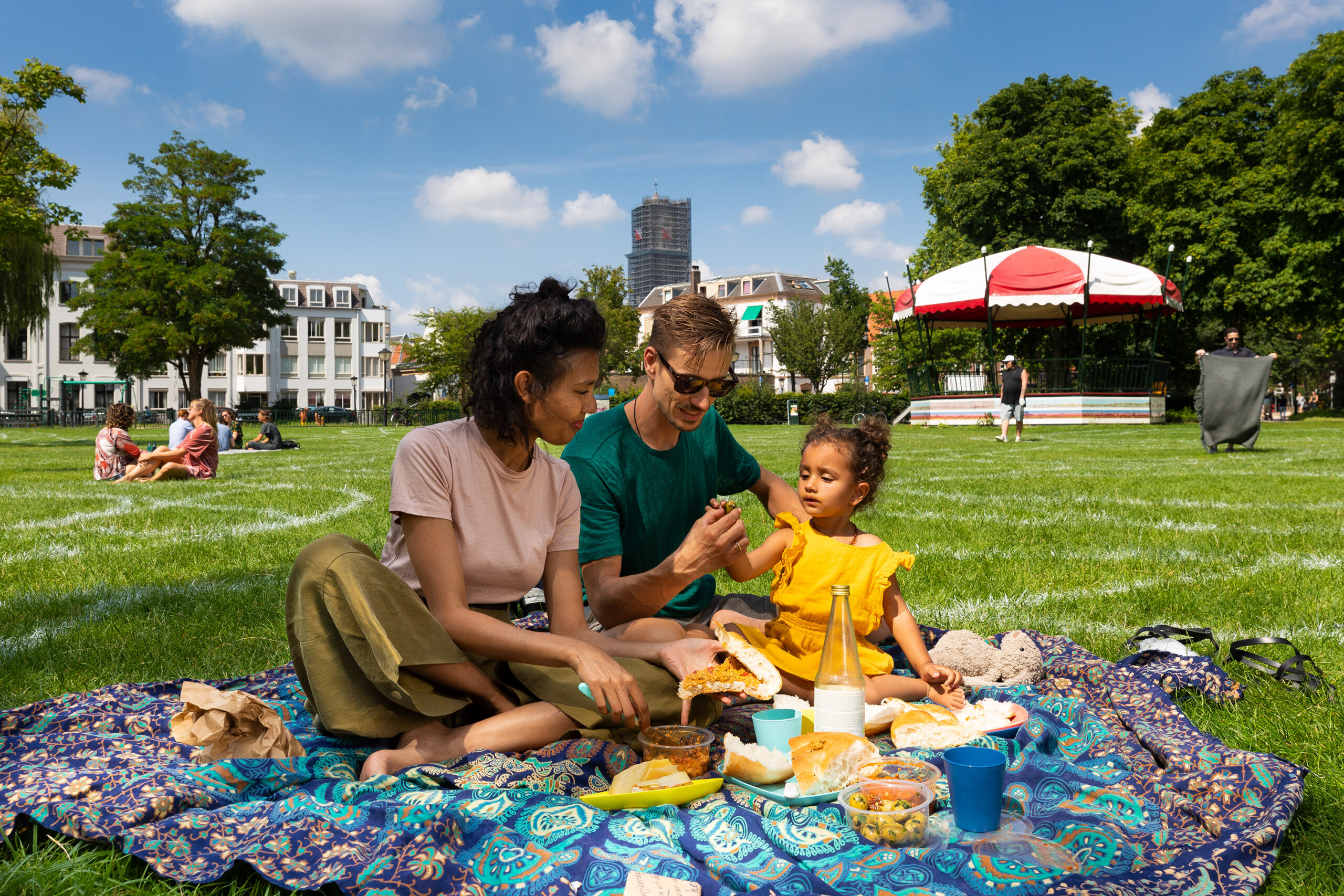 Foto Picknick in Park Lepelenburg door Juri Hiensch