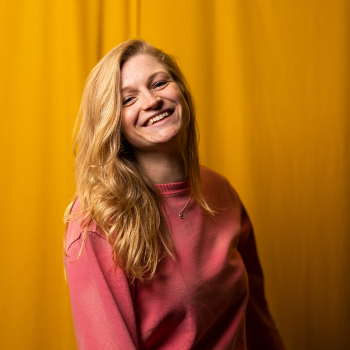 Portretfoto Fleur Tielbeke door Juri Hiensch