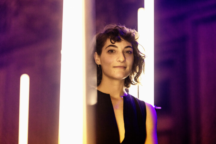 Portretfoto Lea Bertucci door Juri Hiensch