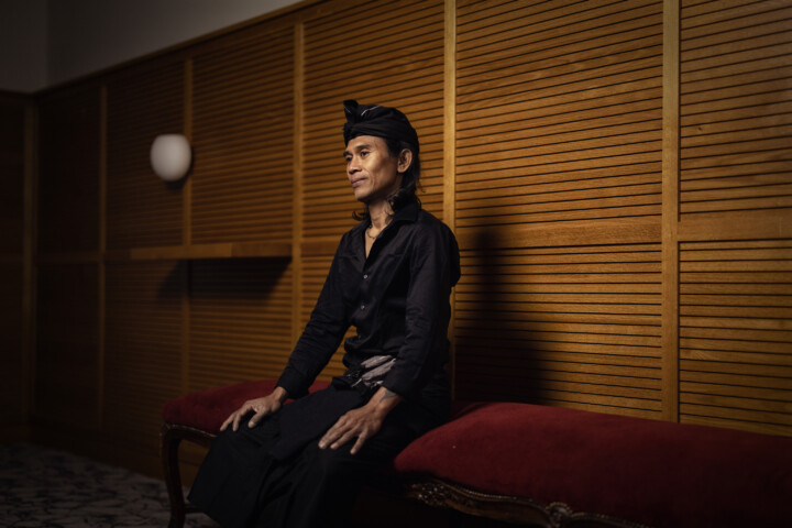 Portretfoto Dewa Alit door Juri Hiensch