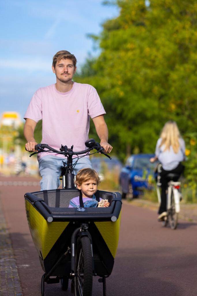 Op de bakfiets in Utrecht stad voor de Mobiliteitsweek Utrecht