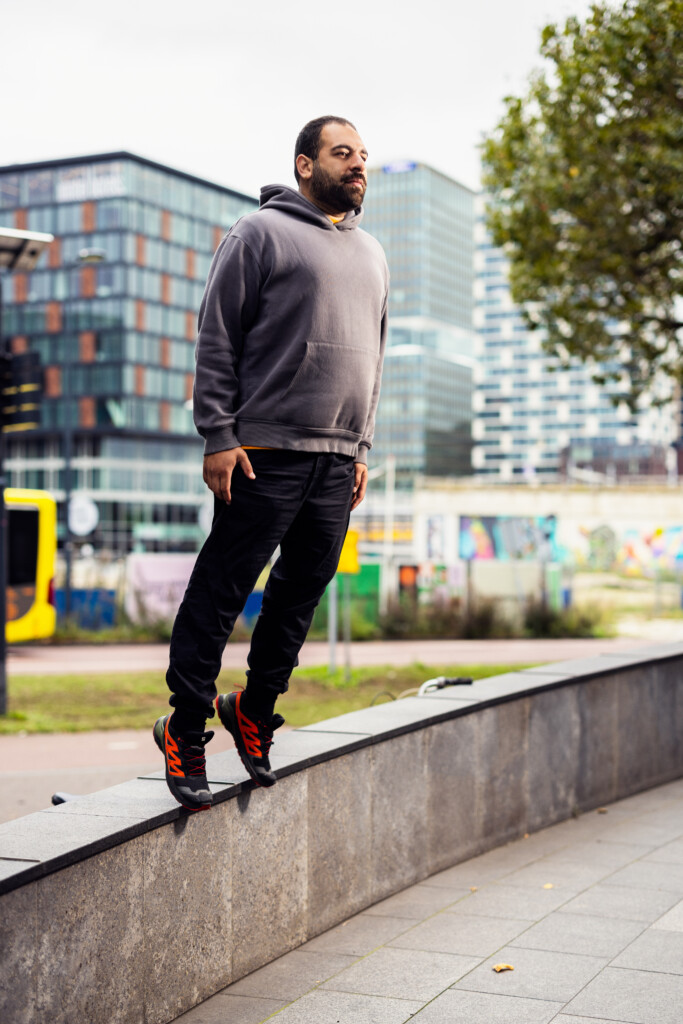 Portretfoto Omar Waseq door Juri Hiensch