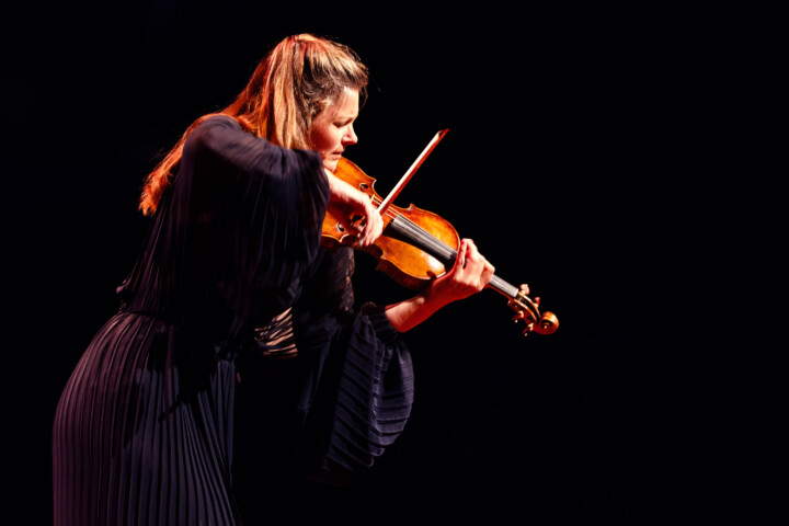 Live concertfoto in TivoliVredenburg door Juri Hiensch