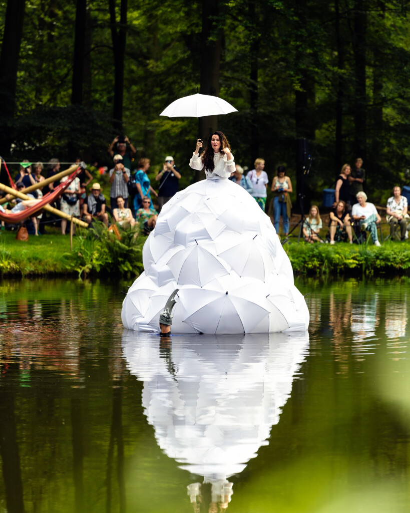 Live concertfoto Floating Diva op Wonderfeel door Juri Hiensch