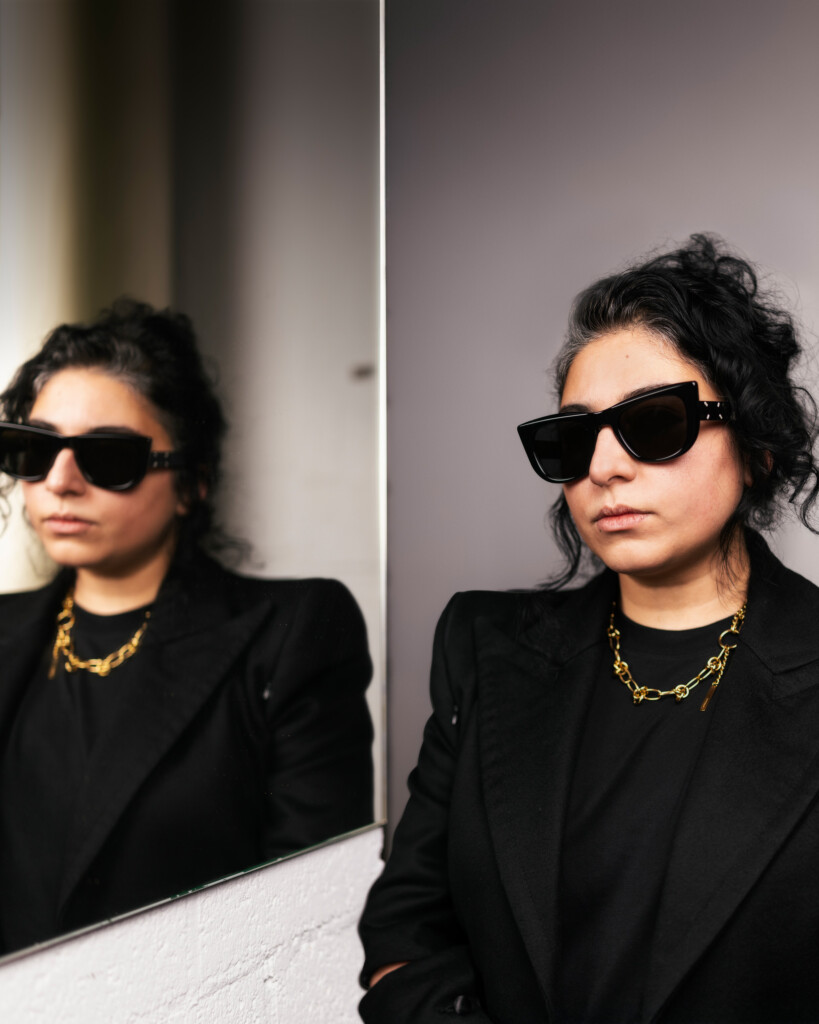 Portretfoto Arooj Aftab door Juri Hiensch