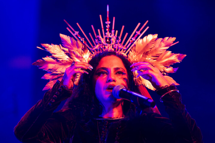 Live concertfoto Emel door Juri Hiensch