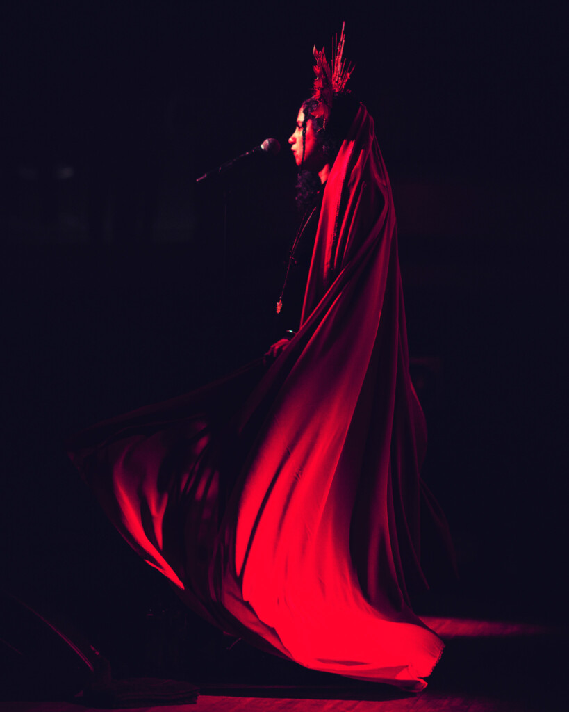 Concertfoto Emel door Juri Hiensch