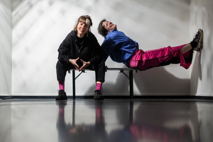 Foto van Eva & Senna in het tuinatelier van KF Hein door Juri Hiensch