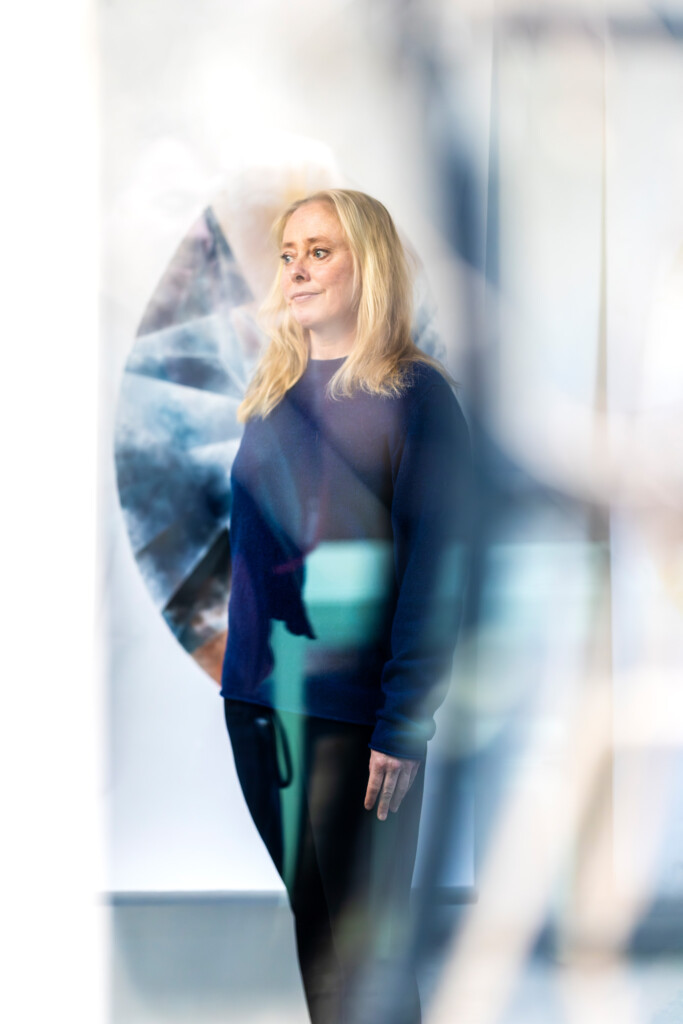 Foto van Phil Bosch in het tuinatelier van KF Hein door Juri Hiensch