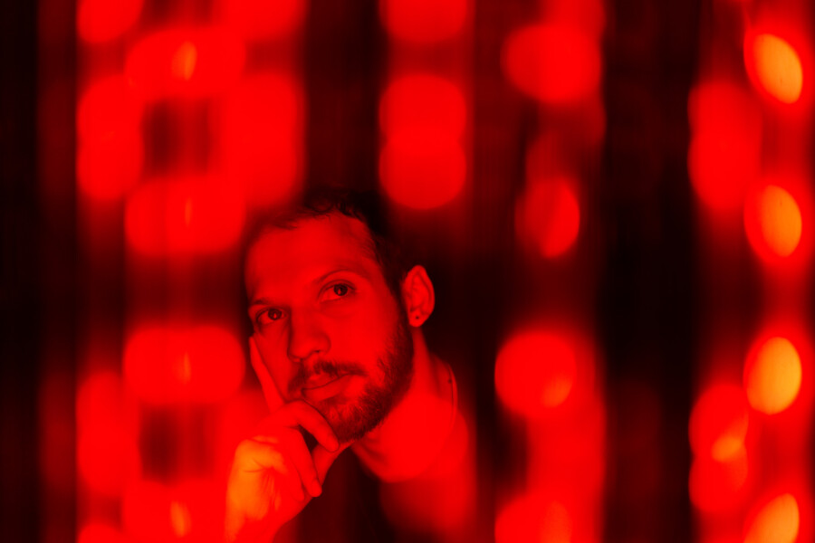 Redactionele foto van Nikola door Juri Hiensch