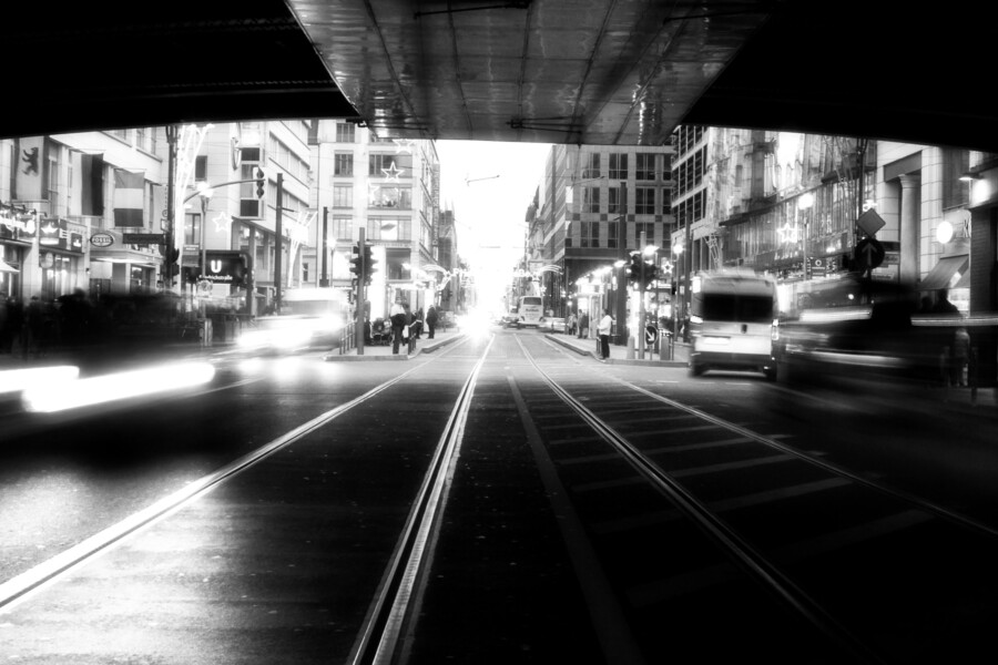 Cityscape streetlife in Berlijn Fridrichstraße door fotograaf Juri Hiensch